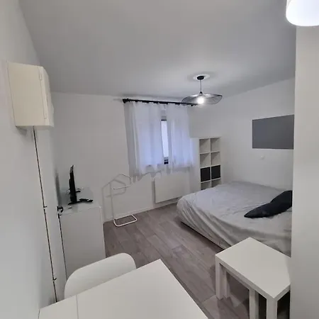 Studio Calme Et Neuf Proche Du Centre Appartamento *
